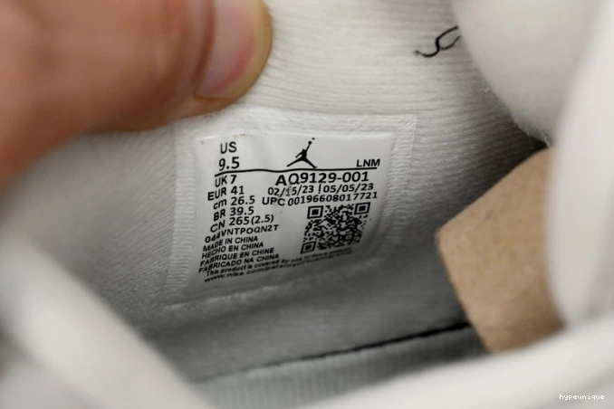 HYPE WMNS Air Frozen AQ9129-001 Jordan 4 Moments 0727
